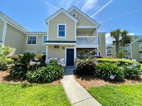 Building Photo - Modern & Completely Renovated Condo in the...