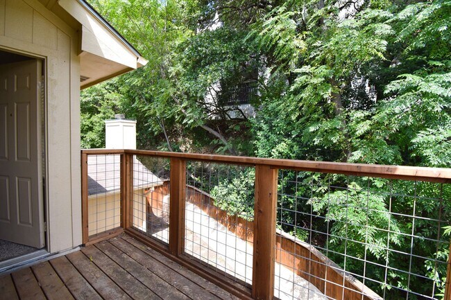 Building Photo - Hart Ln 6489