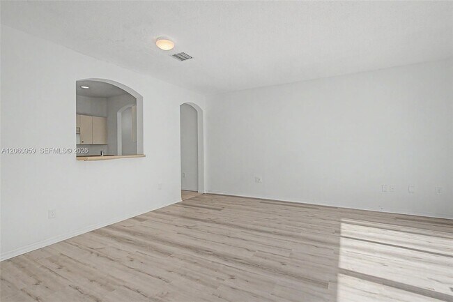 Building Photo - 975 NE 42nd Terrace