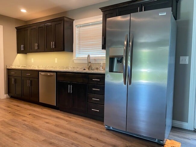 Building Photo - Beautiful Country Home For Lease!