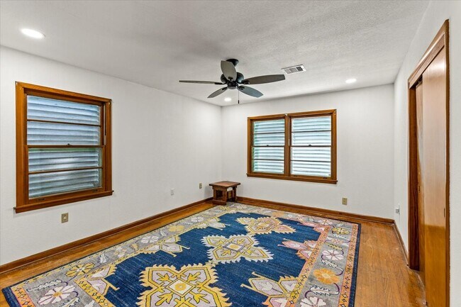 Building Photo - 4827 Ave Q 1/2