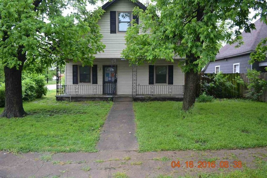 Primary Photo - 2100 Reuter Ave