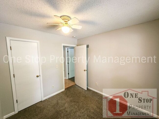 Building Photo - Gorgeous 3 Bedroom, 2 Bathroom, 2 Car Gara...
