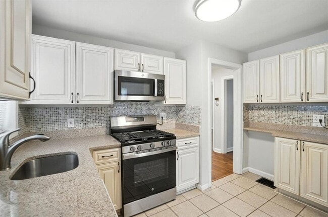 Building Photo - Saint Johns Terrace