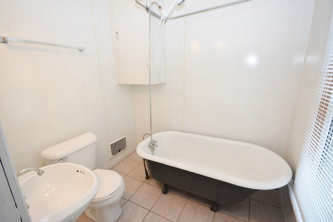 Building Photo - Gorgeous home on corner lot with fenced yard!