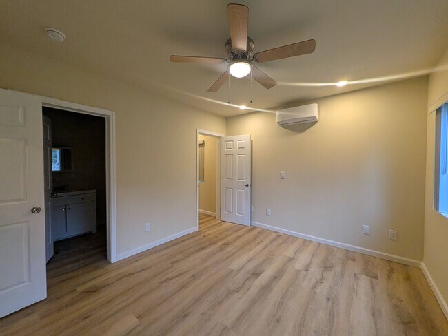 Building Photo - 1938 N Mills Ave