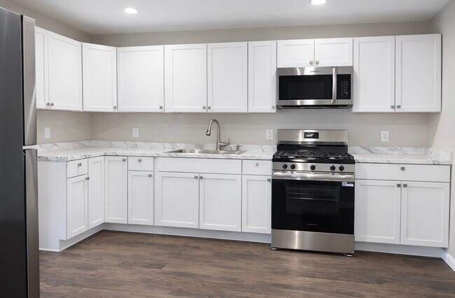 Building Photo - 117 Badger Ave