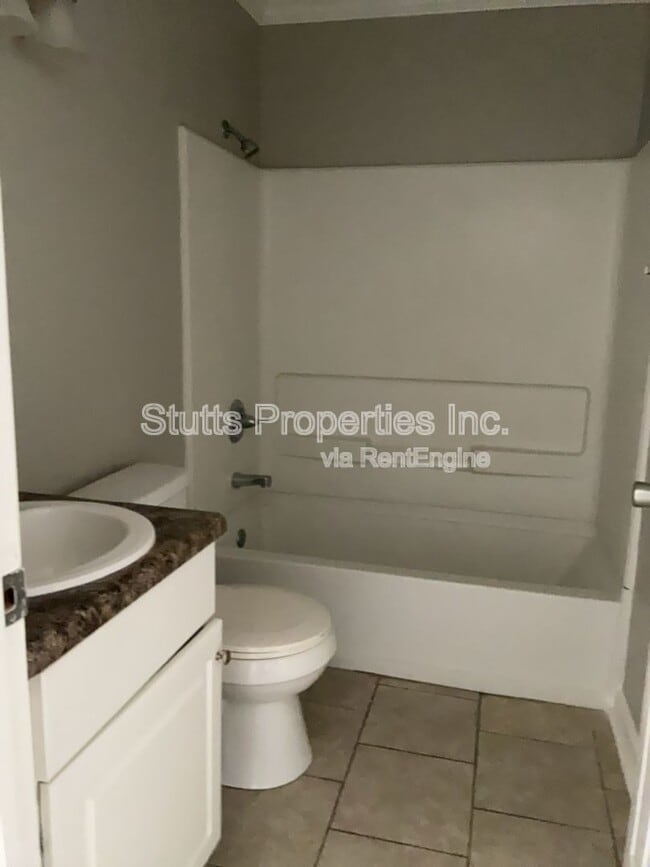 Building Photo - 414 Hermitage Dr