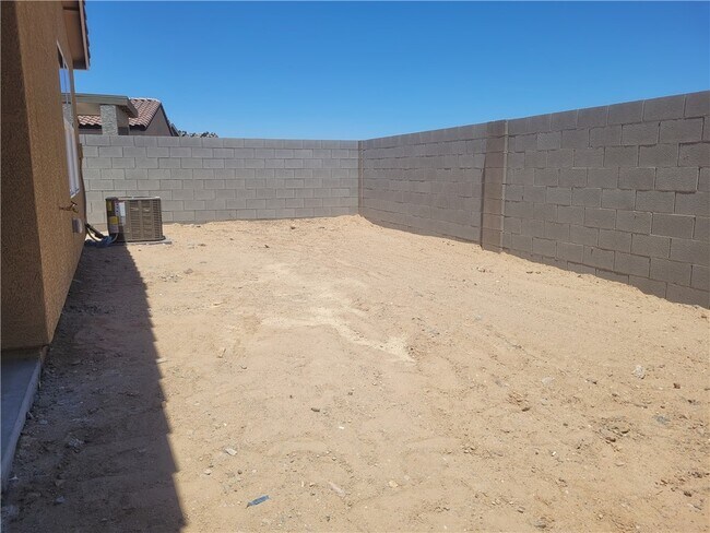 Building Photo - 2365 Tapatio Dr