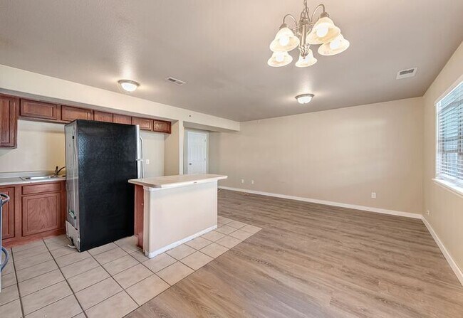 Building Photo - Spacious Multi-Level Townhome in Brookwillow