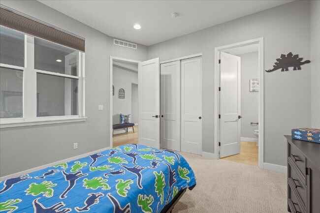 Building Photo - $6,995.00 Stunning 6 bed, 5 bath Ranch-Sty...