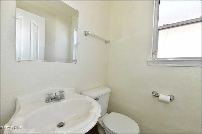 Building Photo - 12121 Tower Hill Dr