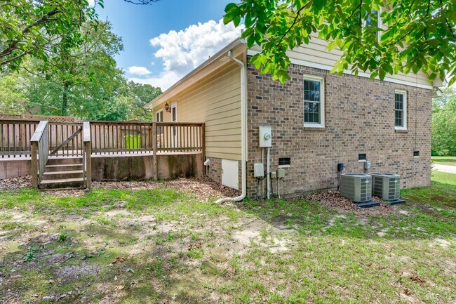 Building Photo - Charming 4-Bedroom Home in Prime Columbia ...