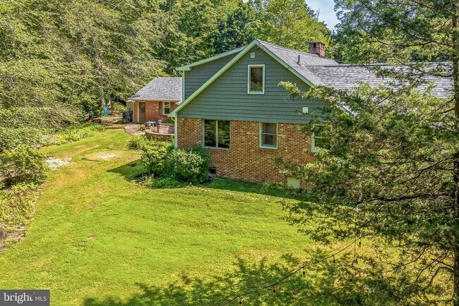 Building Photo - 3574 Glenway Rd