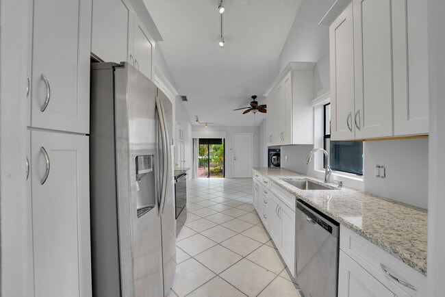 Building Photo - 6565 Las Flores Dr