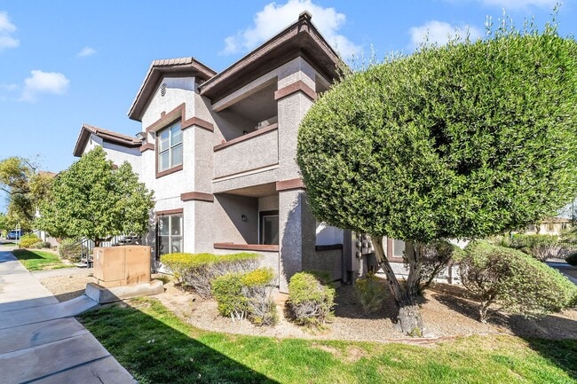 Building Photo - Cute 2 Bedroom Condo!