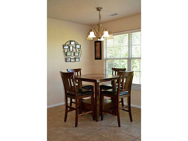 Building Photo - Cute 3 Bedroom Home on Lake Bentonville!