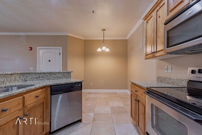 Building Photo - Available September 1 - Spacious 3 Bedroom...