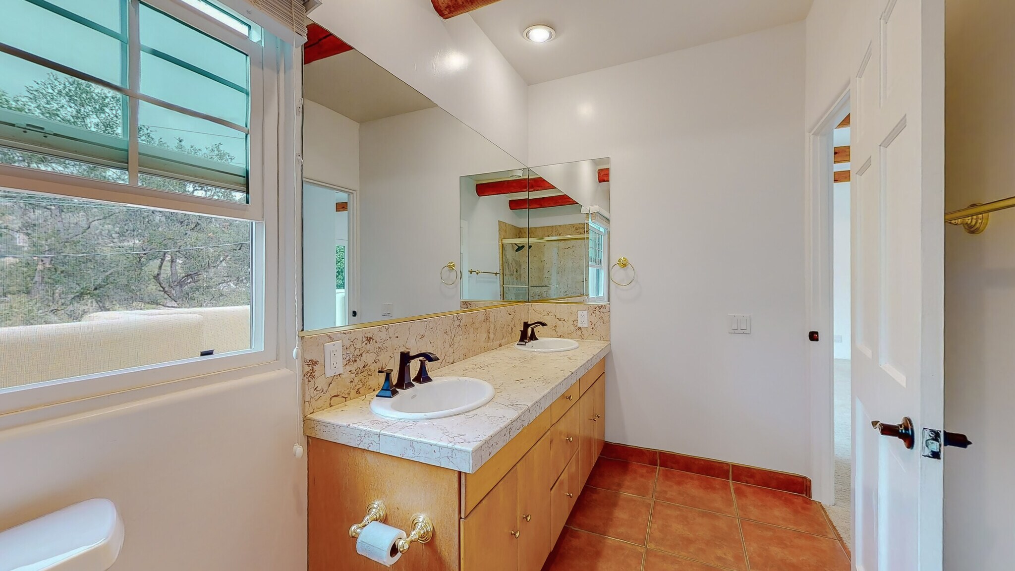 Primary bath - 25648 Timpangos Dr