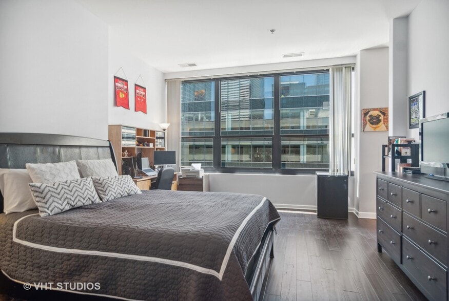 Building Photo - 700 S Clark St