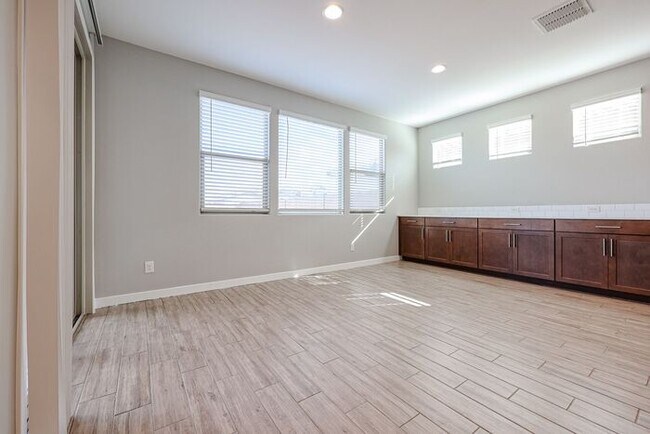 Building Photo - Available August 7th! Gated Community 4 Bedroom 3 Bathroom Home!