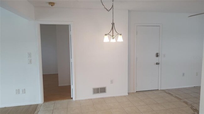 Building Photo - 570 Circlewood Dr