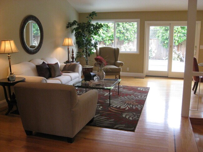 Building Photo - Beautiful Single Family Home in Waverly Pa...