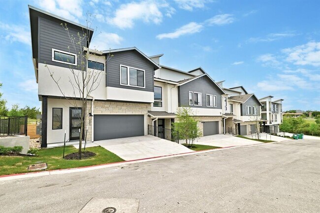Building Photo - 2050 Lohmans Spur Rd