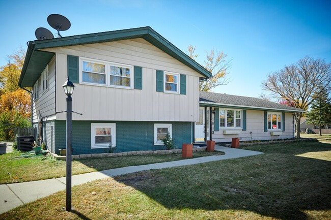 Building Photo - 1613 Hartmann Dr