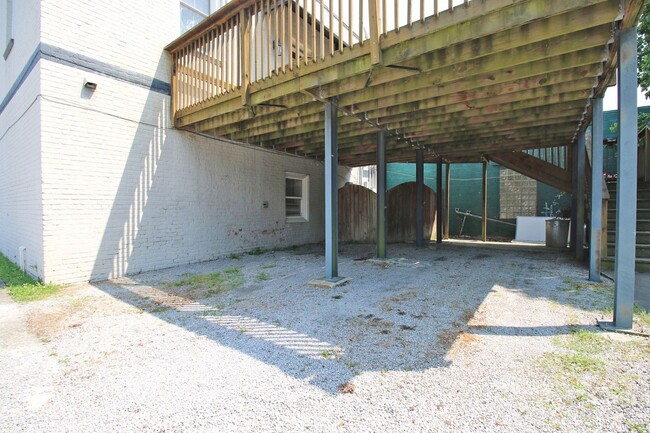 Building Photo - Stylish 3Br/2BA Apartment Living in the He...