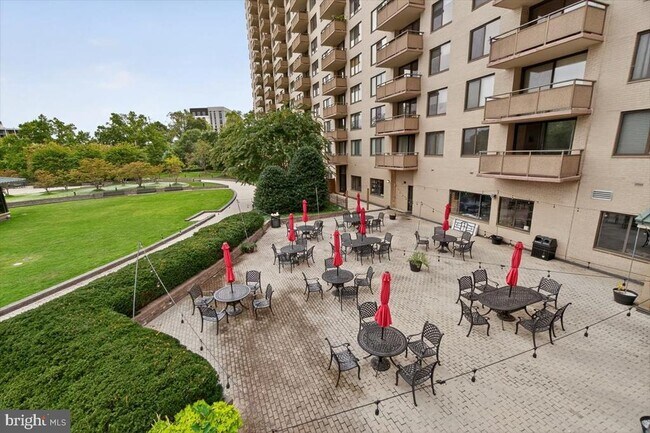 Building Photo - 5225 Pooks Hill Rd