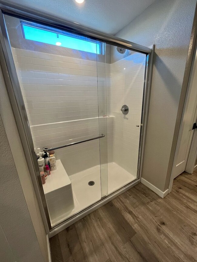 Building Photo - Beautiful 3 Bedroom Townhome in the Southw...