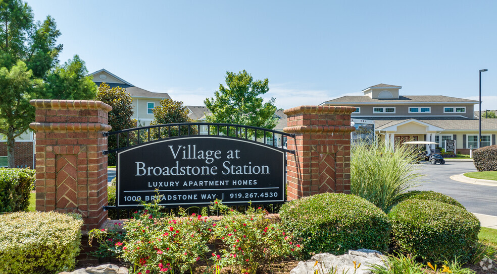 Building Photo - Village at Broadstone Station