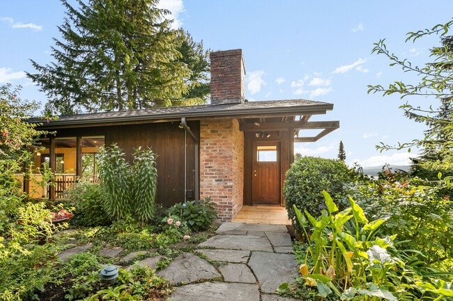 Building Photo - 4Bd/2.75Ba Seattle House