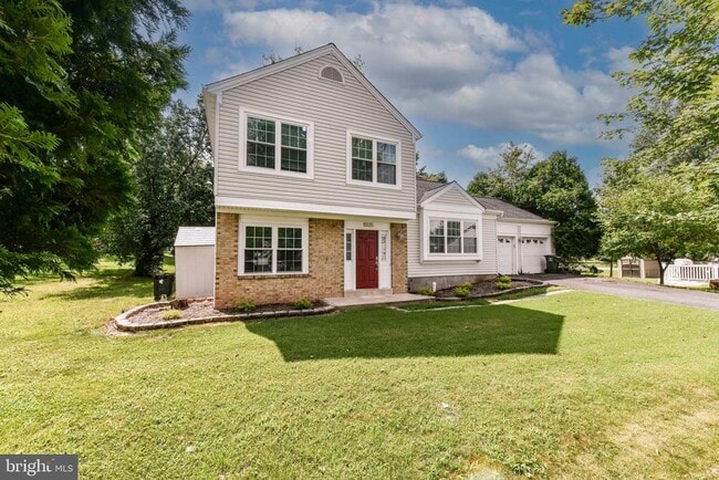 Building Photo - 10135 Forest Hill Cir