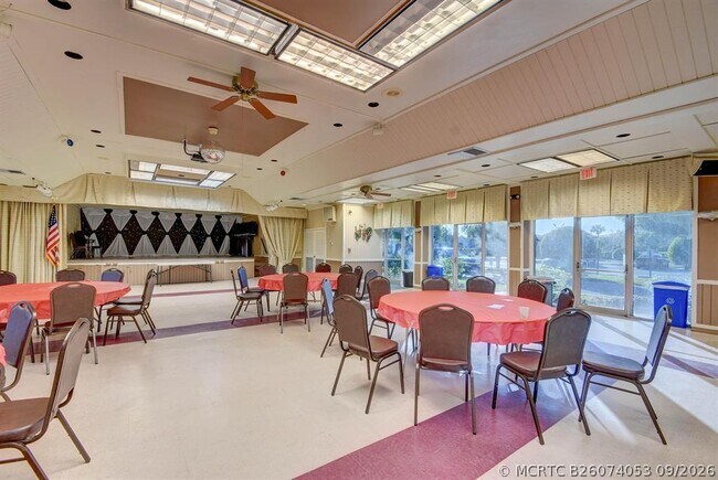 Building Photo - 307 Lake Evelyn Dr
