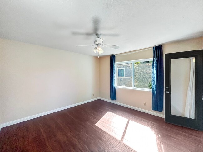 Building Photo - Modern Second-Story 2B/2BA in the Heart of...