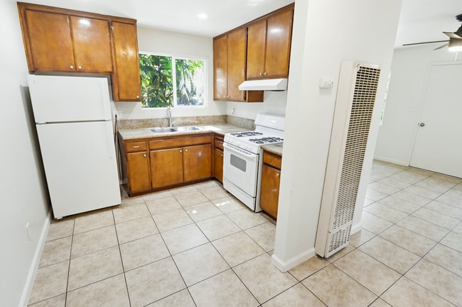 Building Photo - 851 33rd St