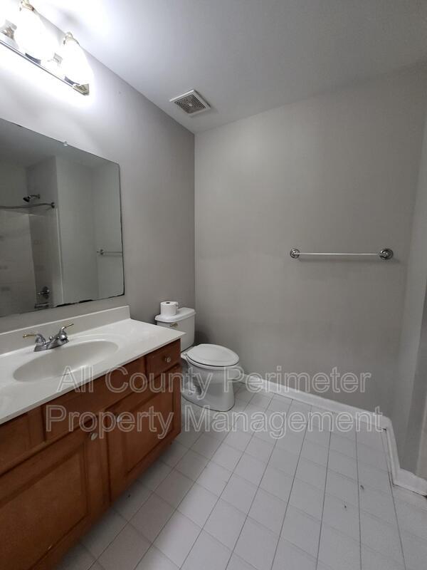 Building Photo - 380 Simonton Crest Dr SE