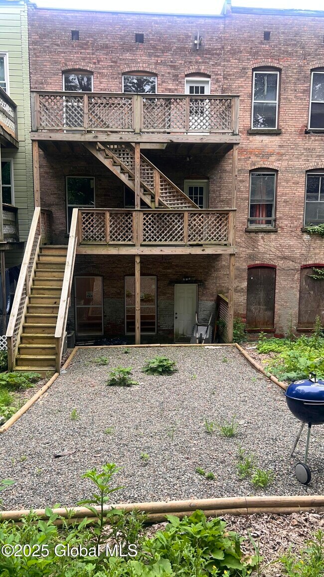 Building Photo - 15 Delaware St