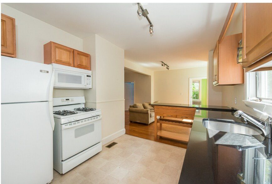 Building Photo - 46 Hobson St