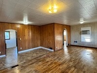 Building Photo - Large 3 br near YVCC