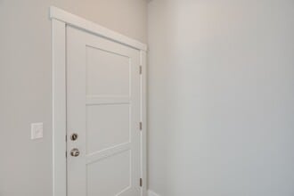 Building Photo - Modern Townhome ready for you today!