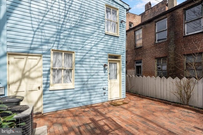 Building Photo - 1627 Aliceanna St