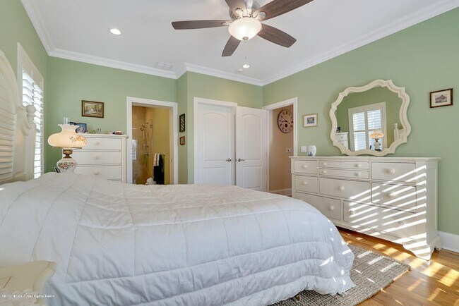 Building Photo - 330 Villa Park Wy