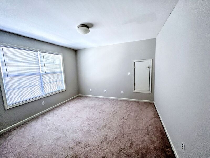 Building Photo - 145 Village Dr