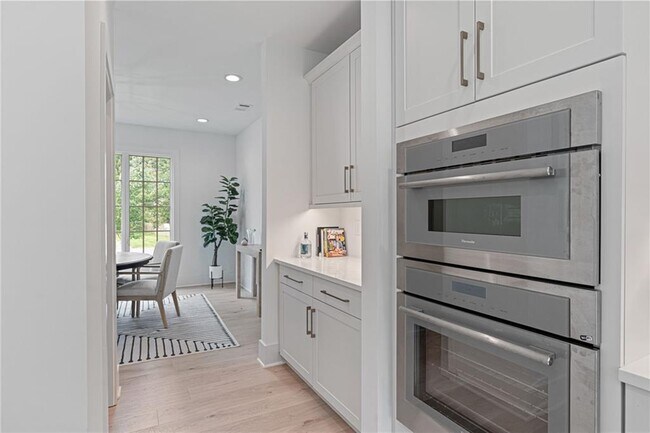Building Photo - 2071 Fairhaven Cir NE