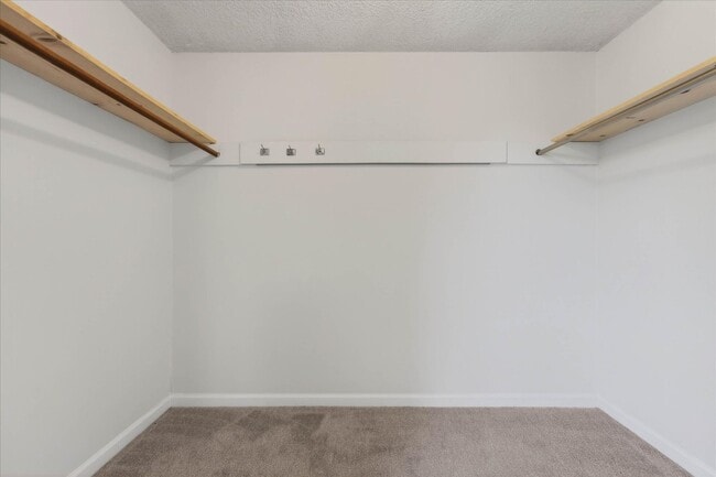 Building Photo - Pet Friendly Three Bedroom!