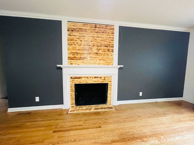 Building Photo - 2010 W 95th St