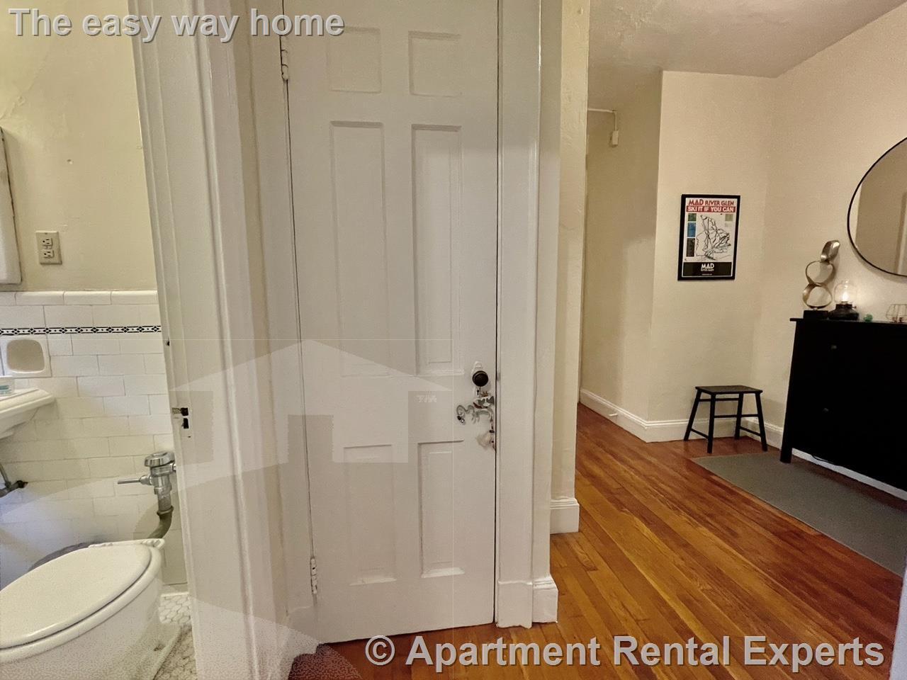 Building Photo - 73 Martin St